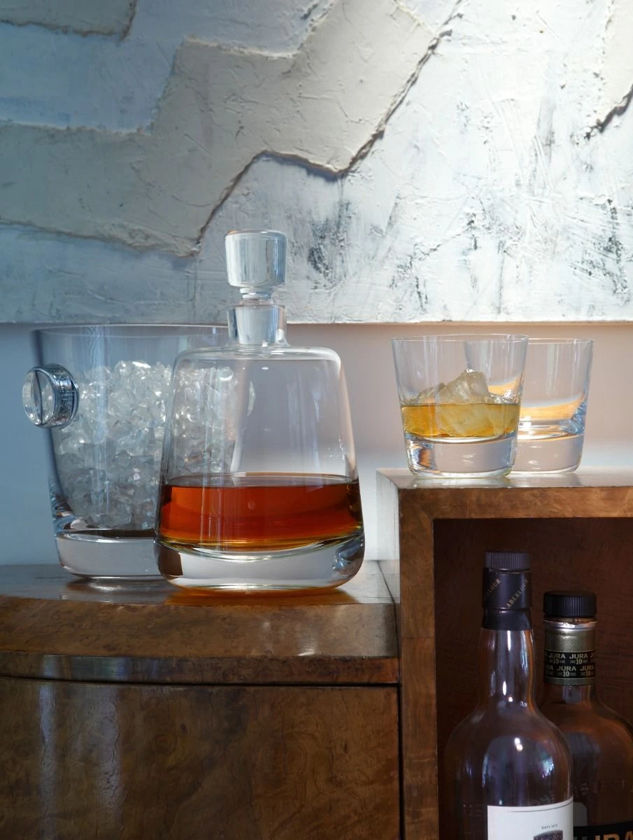 LSA Madrid Decanter Glass - Clear 1.6L Gift Box 2 LSA Madrid Decanter Glass - Clear 1.6L Gift Box - Image 2