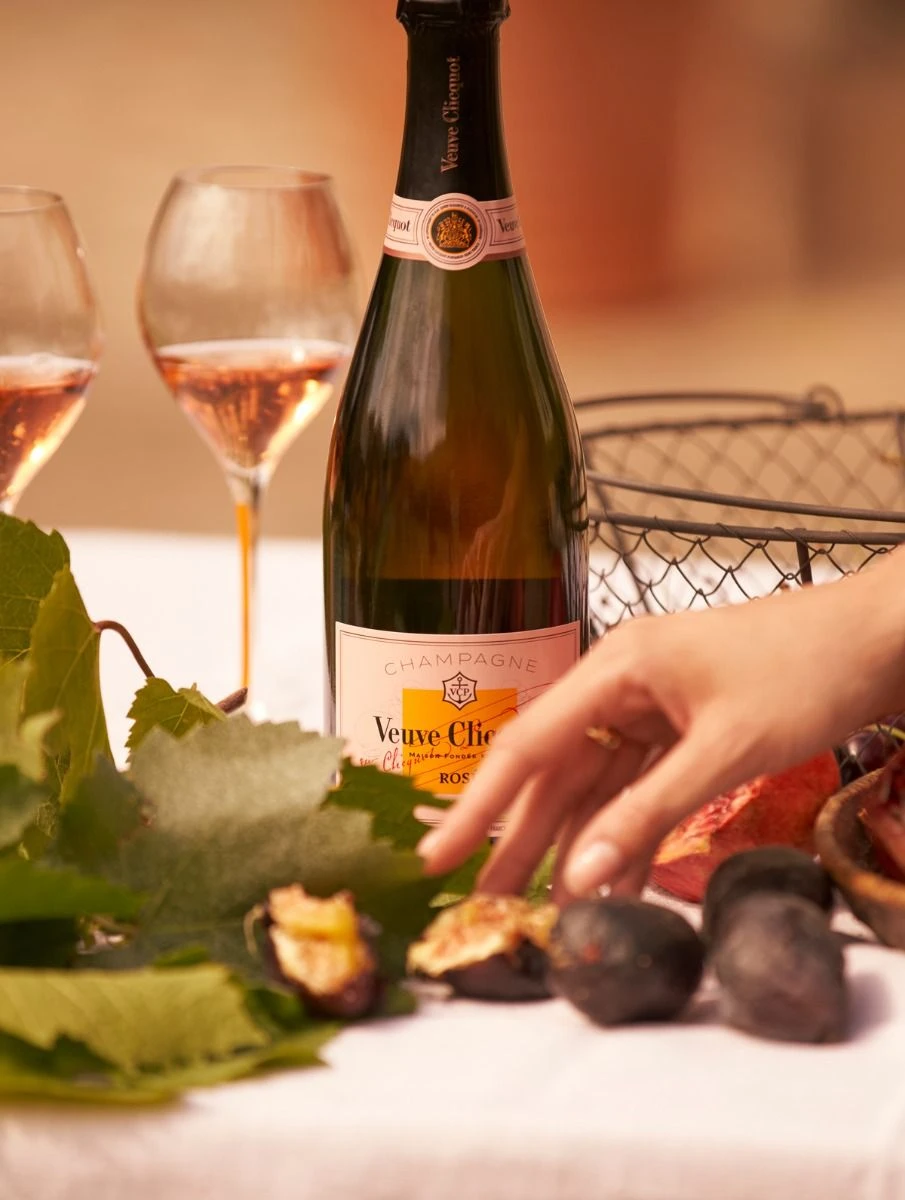 Veuve Clicquot Magnum Rosé Champagne NV 150cl 2 Veuve Clicquot Magnum Rosé Champagne NV 150cl - Image 2